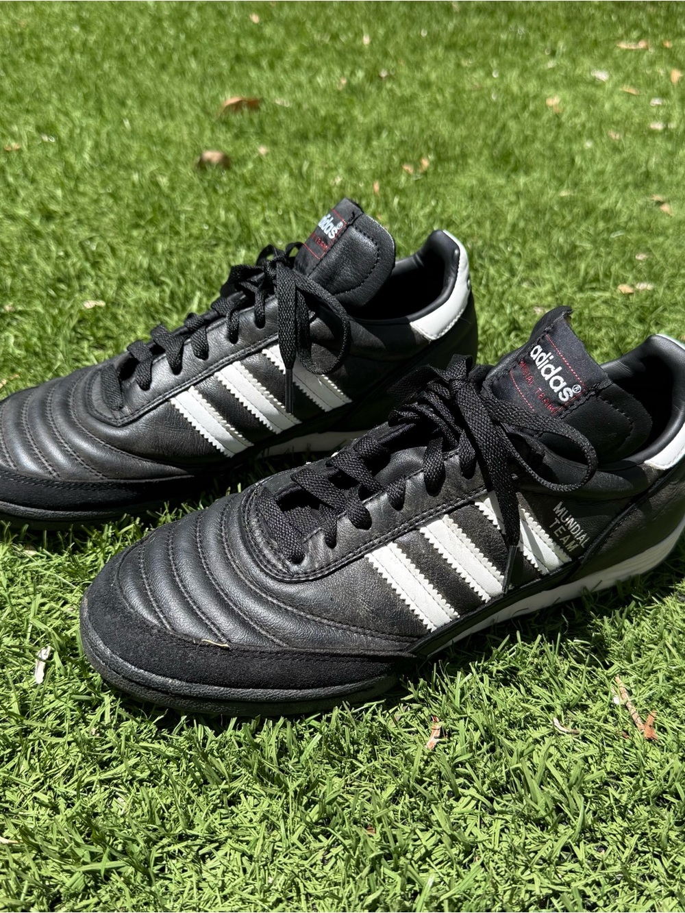 Adidas Mundial Team Black and White leather soccer cleats Size 6.5 US